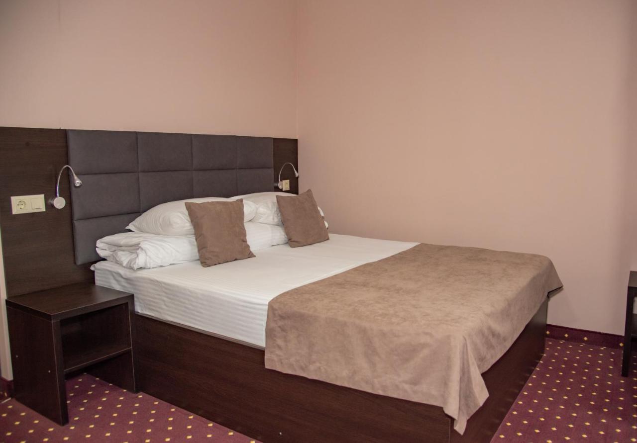 T&S Apart-Hotel Černivci Esterno foto