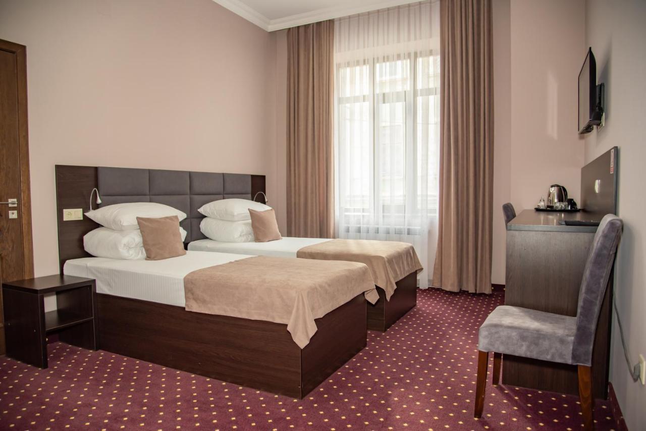 T&S Apart-Hotel Černivci Esterno foto