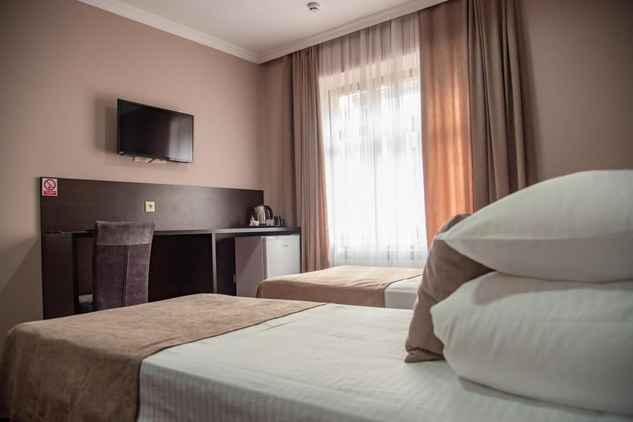 T&S Apart-Hotel Černivci Esterno foto