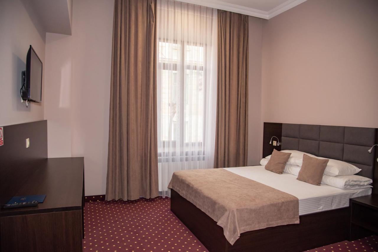 T&S Apart-Hotel Černivci Esterno foto