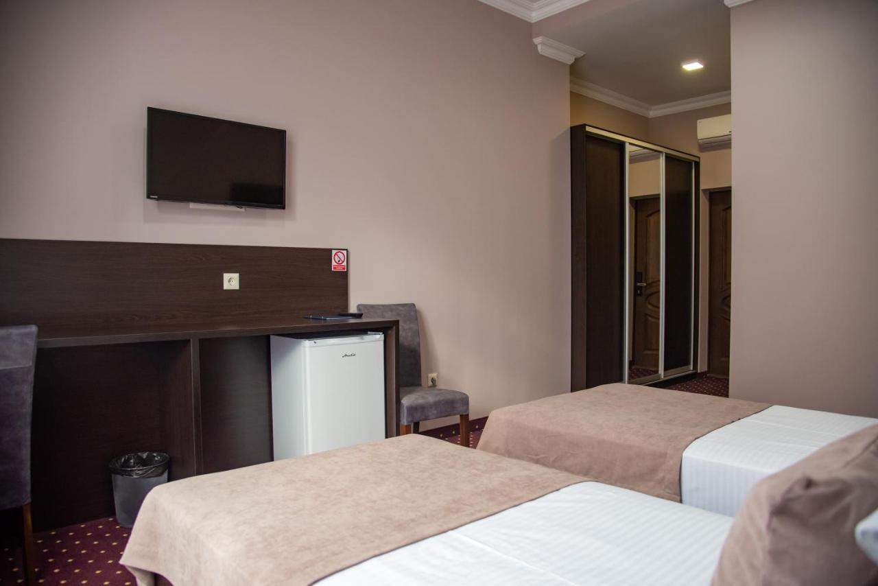 T&S Apart-Hotel Černivci Esterno foto