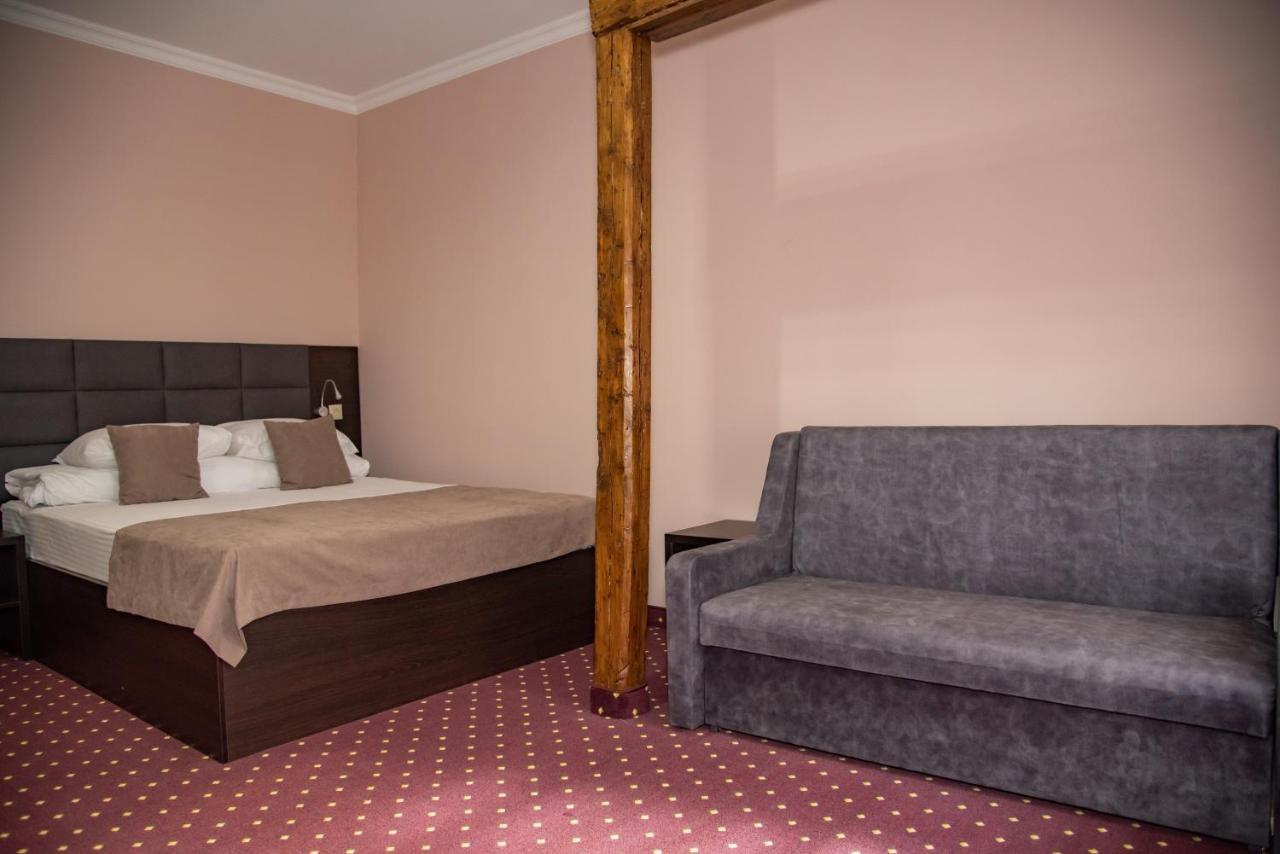 T&S Apart-Hotel Černivci Esterno foto