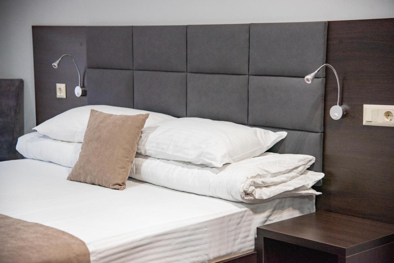 T&S Apart-Hotel Černivci Esterno foto