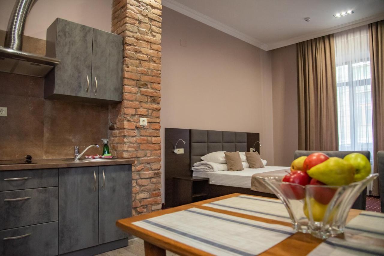 T&S Apart-Hotel Černivci Esterno foto