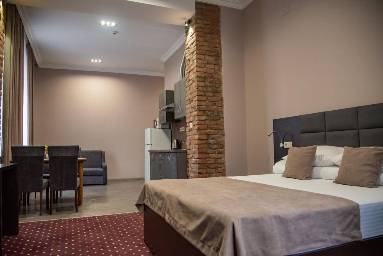 T&S Apart-Hotel Černivci Esterno foto