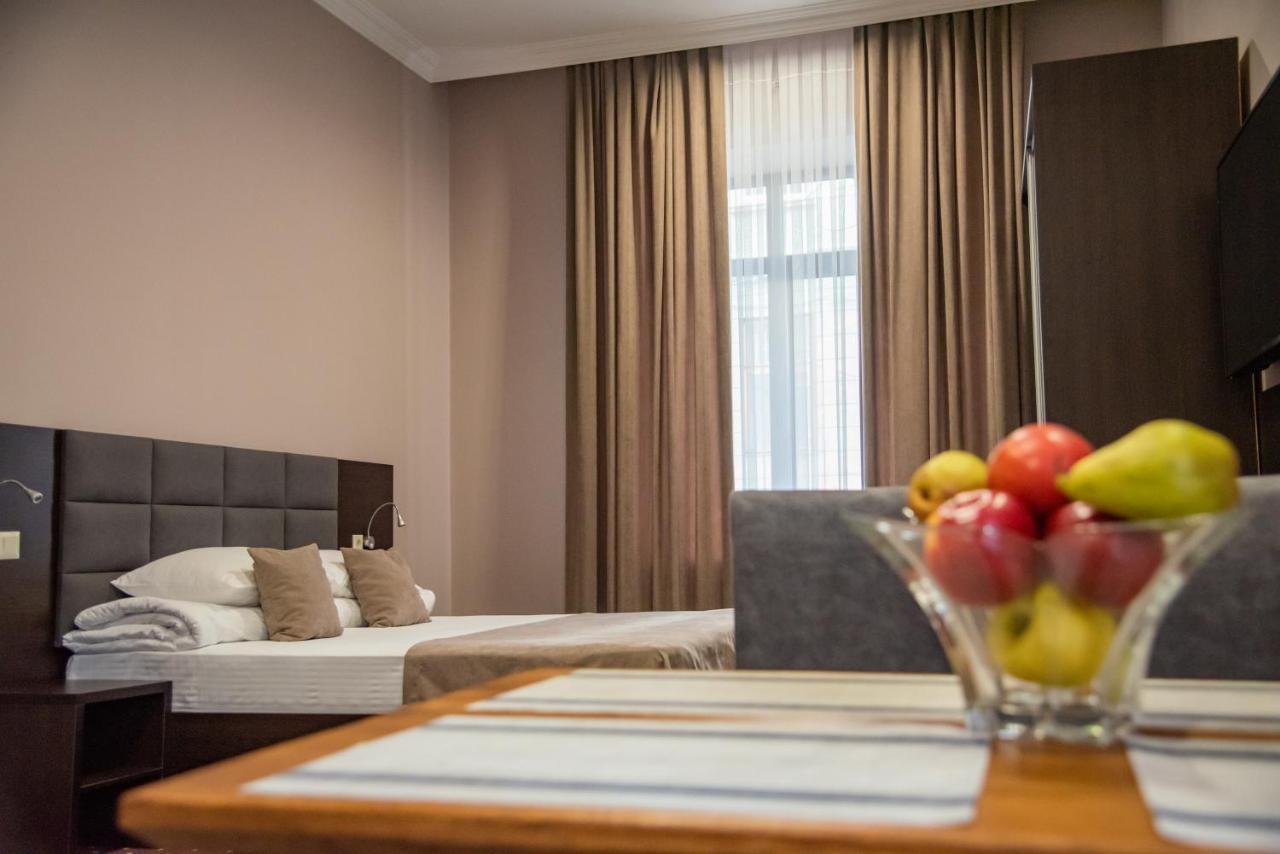 T&S Apart-Hotel Černivci Esterno foto
