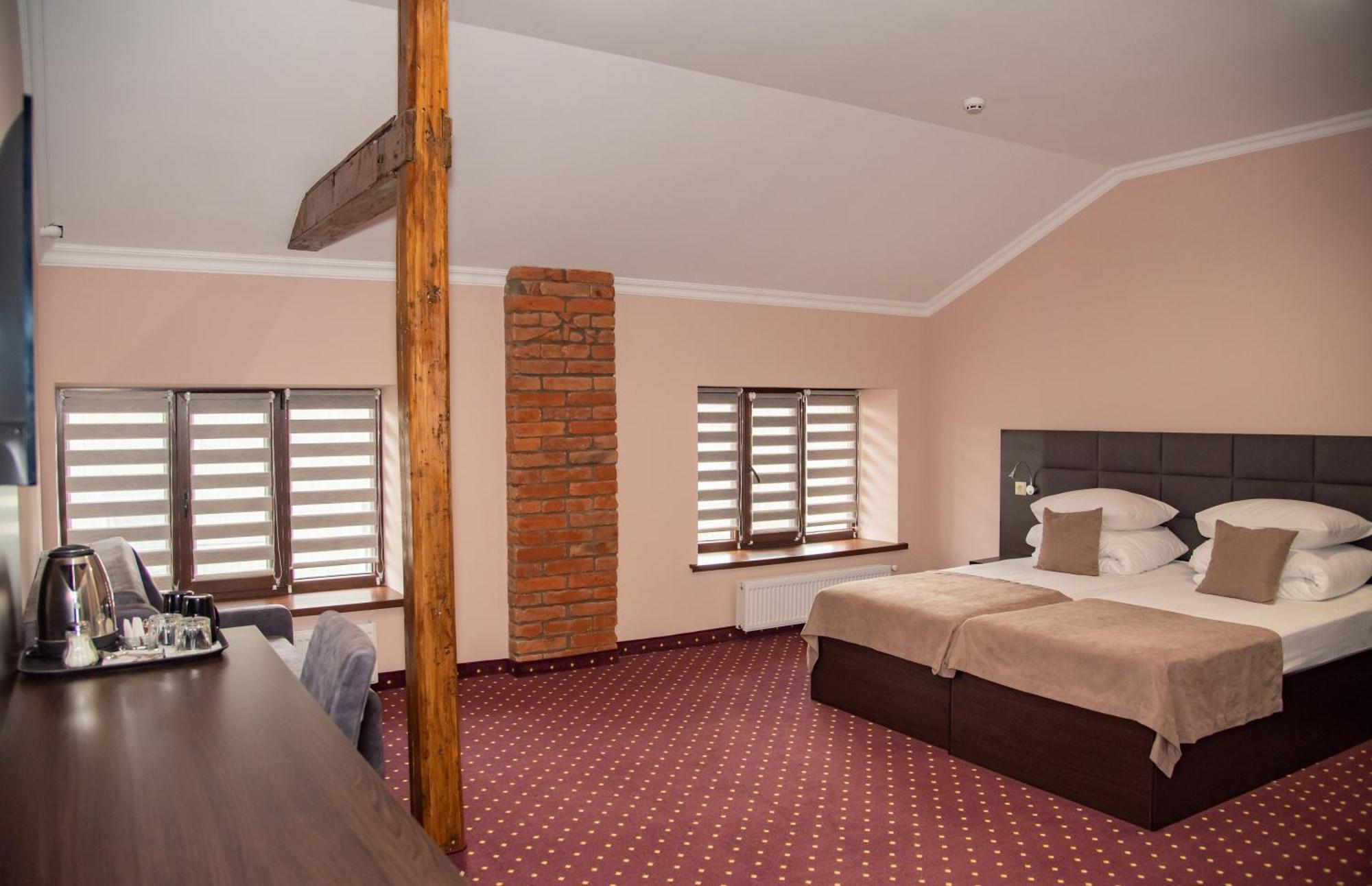 T&S Apart-Hotel Černivci Esterno foto