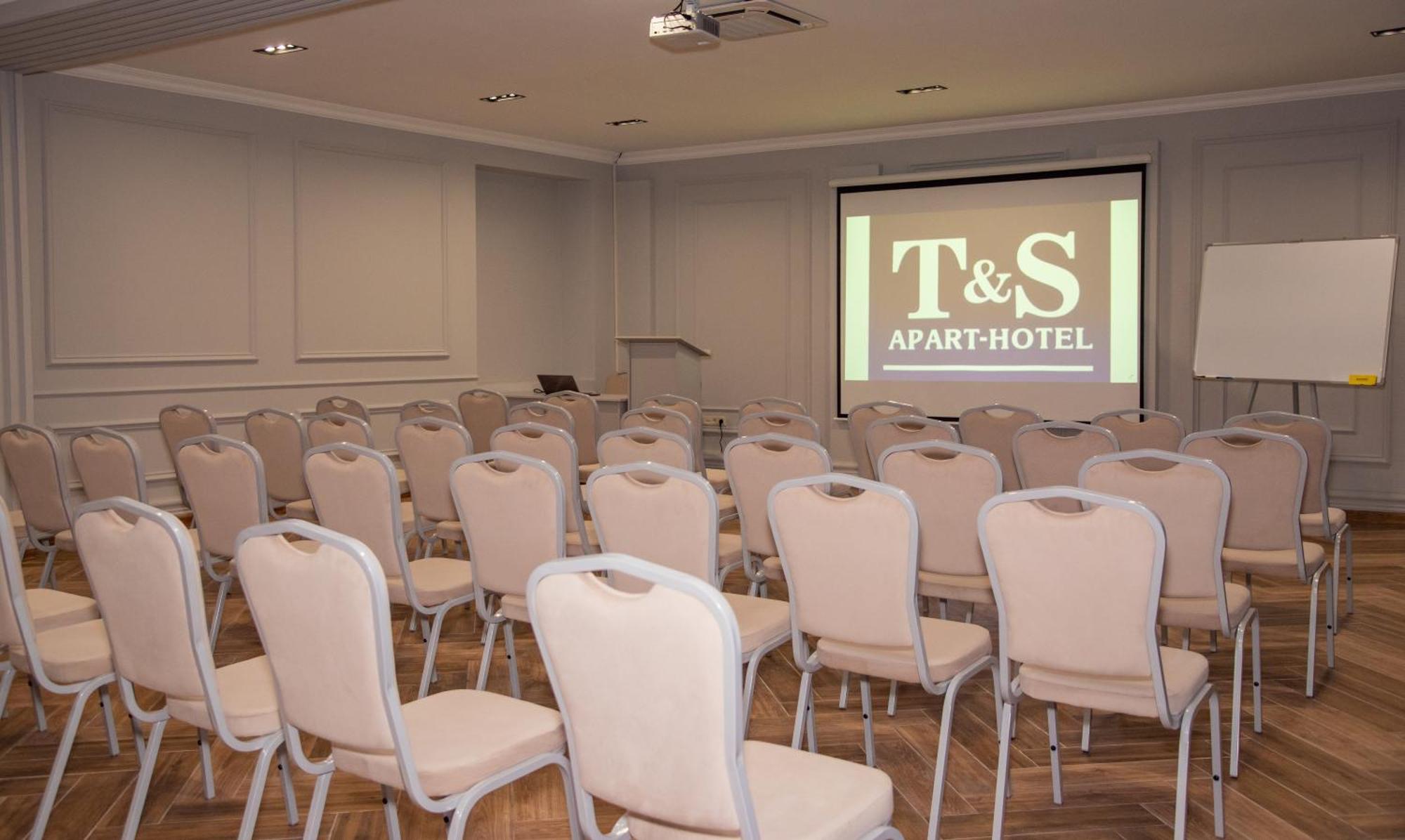 T&S Apart-Hotel Černivci Esterno foto
