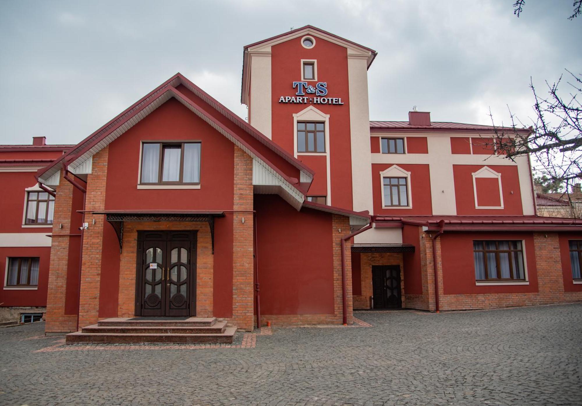 T&S Apart-Hotel Černivci Esterno foto