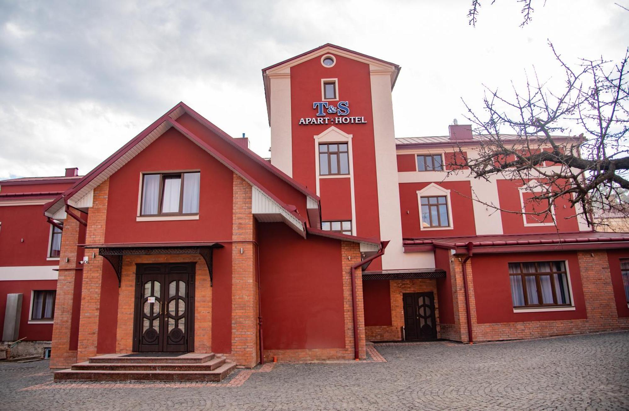 T&S Apart-Hotel Černivci Esterno foto