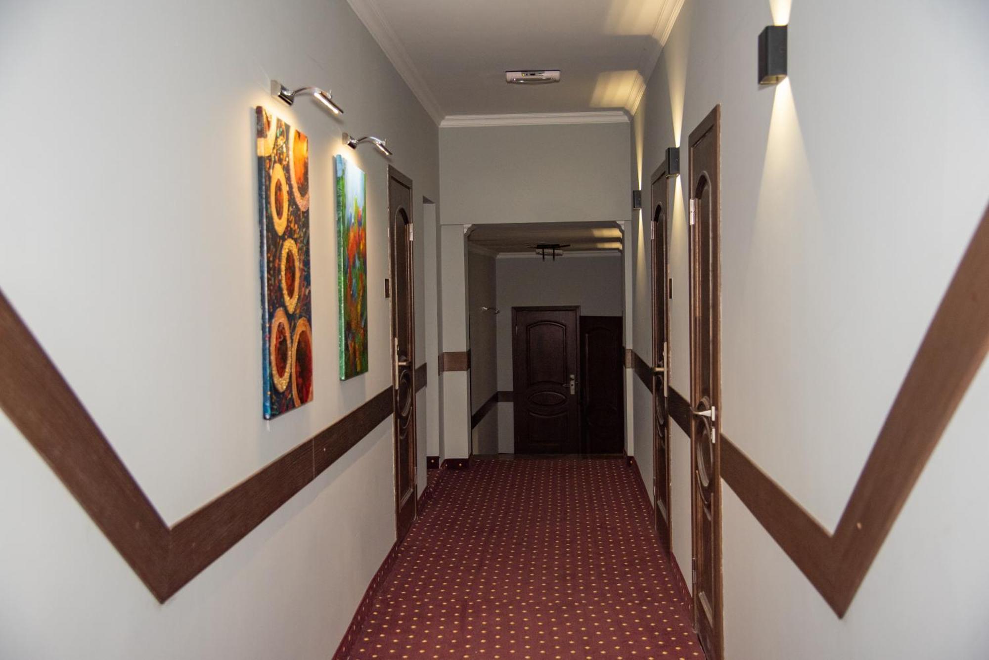 T&S Apart-Hotel Černivci Esterno foto
